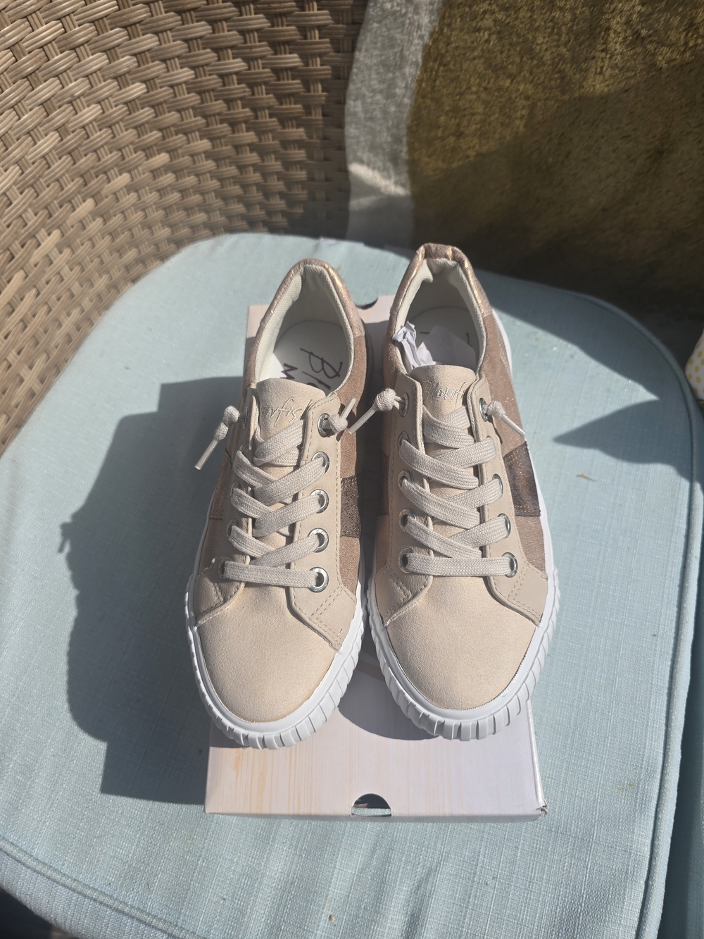 BLOWFISH Casual Women's Low-Top Sneakers in Beige - Stylish Everyday Comfort - Picture 1 of 3